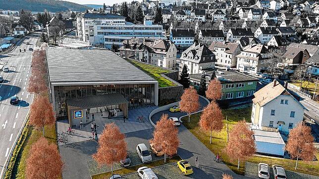 So wie auf dieser Visualisierung soll der geplante Aldi-Markt aussehen, der auf dem Gelände des ehemaligen Autohauses zwischen ...