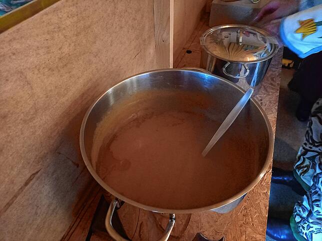 Gehört zur Tradtion: Die gebrannte Mehlsuppe zum Frühstück.