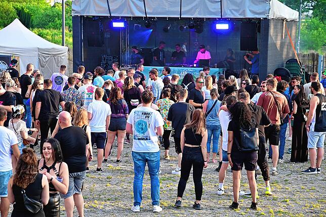 14 Stunden lang feiern 400 Besucher beim Ventus Open-Air.