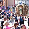 Stolz präsentiert die Landjugend Brigach die große Erntekrone und führt den bunten Umzug zum Kreiserntedankfest an. Nach 1999 und 2014 ...