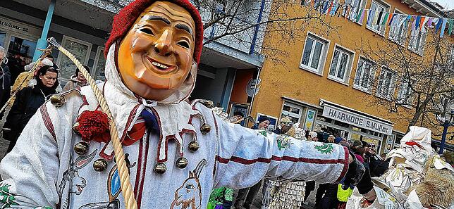 Bild 3: Der Montagsumzug in Bad Dürrheim setzt den gutgelaunten Punkt unter die diesjährige Fasnet &ndash; Teil 2