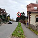 In der Gegenrichtung beginnt hier Tempo 50, und zwar durchgängig bis zur Radolfzeller Straße in Wollmatingen. Dort gilt übrigens bereits ...