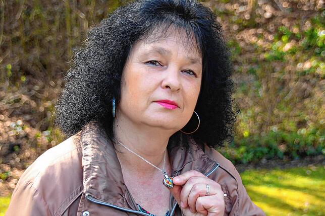 Im Herz an Manuela Walters Halskette befindet sich die Asche der Tochter.