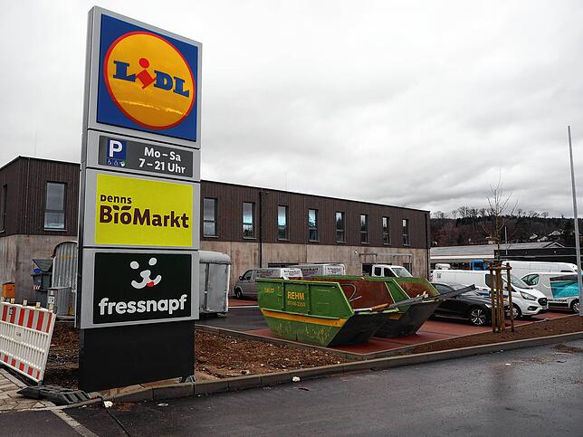 Am östlichen Ortseingang Jestettens eröffnet Lidl in dieser Tage einen Markt. Fressnapf und Denns Biomarkt folgen in den nächsten ...