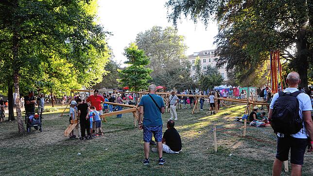 Bild 39: Konstanzer Seenachtfest 2022: Einheimische und Gäste feiern im Stadtgarten