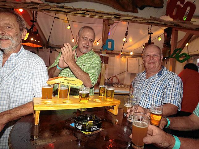 Bild 1: Dorfrocker rocken Festzelt in Leipferdingen