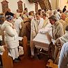 Ihr Sarg wird aus der Kirche gefahren.