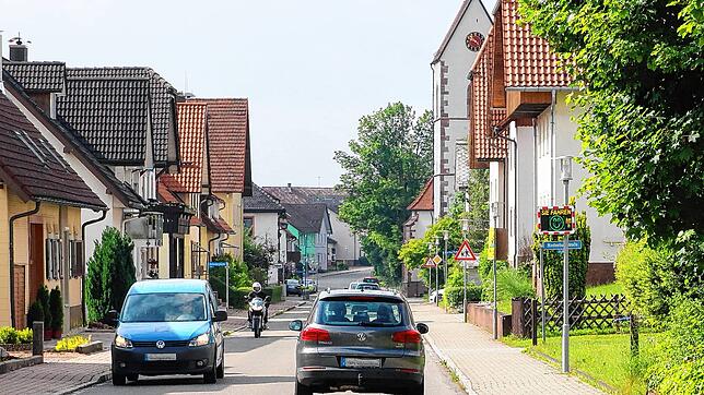Der zunehmende Verkehr auf der Hindenburgstraße in Mönchweiler bringt für die Anwohner eine immense Lärmbelastung. Bürgermeister Rudolf ...