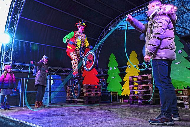 Täglich gibt es wechselnde Shows, die im Eintrittspreis enthalten sind. In der neuen Wunderwelt sorgt unter anderem Bikekünstler Daniel ...