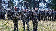 Der alte und der neue Kompaniechef mit dem Kommandeur Landeskommando Baden-Württemberg (von links): Oberstleutnant Jörg Ebert, Oberst ...