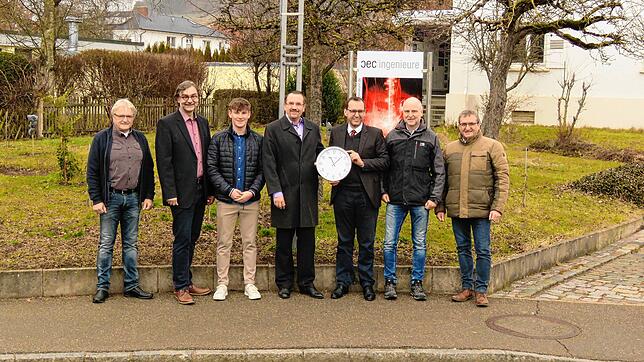 Ein Büro steuert den Breitbandausbau (von links): Klaus Windisch, Robert Scholz, Roman Jauch, Martin Simonetti (alle von CEC), ...