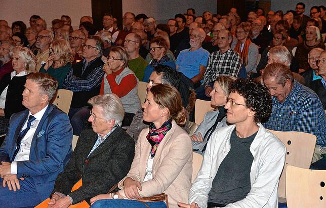 Voll besetzt: die Stadthalle am Vortragsabend.