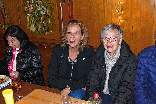 Bild 22: Gäste feiern Après-Ski-Party im Gasthaus „Löwen“ zur Musik von DJ Aleks. Hüttengaudi ist ein Hit.
