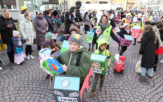 Bild 3: Schmutziger Donnerstag Donaueschingen: Kinderumzug zieht alle Blicke an – Die besten Bilder!