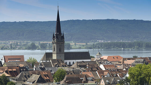Die Radolfzeller Altstadt mit dem Münster im Zentrum der Stadt.