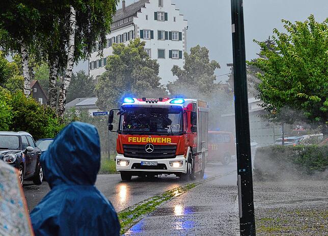 Immer öfter muss die Feuerwehr inzwischen auch zu Starkregen- oder Hochwassereinsätzen ausrücken. Alleine in diesem Jahr waren mehrere ...