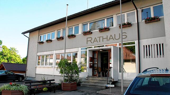 Wer wird neuer Bürgermeister im Herrischrieder Rathaus?