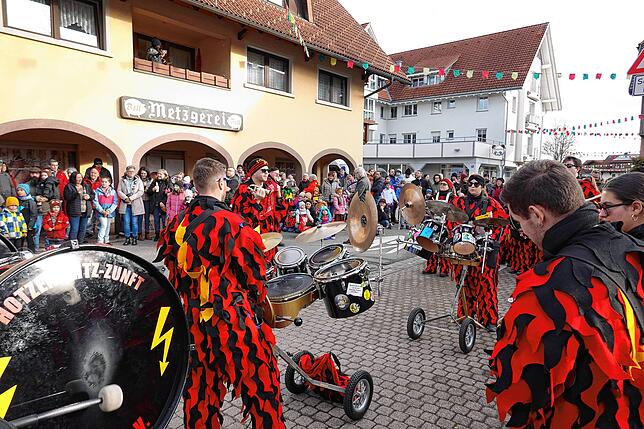 Bild 18: Hier sind die besten Bilder vom Narrenbaumstellen in Görwihl