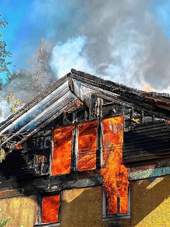 Das Gebäude stand in Vollbrand.