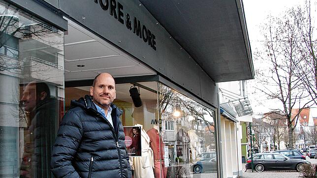Das Modegeschäft für Frauen in der Karlstraße 32 bleibt erhalten. Das More & More wird von der Spaichinger Firma Högermann & Kox ab dem ...