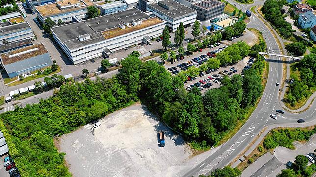 Die Stadt Überlingen hat an die Firma Diehl Defence die freie, rund 8000 Quadratmeter große Fläche an der Nußdorfer Straße verkauft. ...