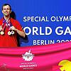Julian Rublack aus Überlingen mit seiner beachtlichen Medaillen-Ausbeute bei den Special Olympics World Games in Berlin.