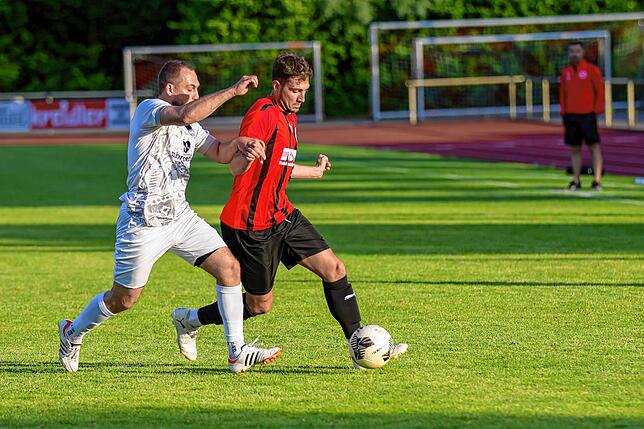 Bild 26: FC 08 Bad Säckingen unterliegt beim FC Tiengen 08 II mit 2:3 – und wir haben Fotos!