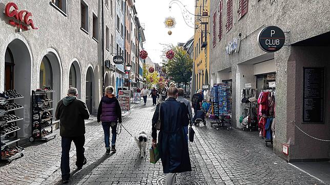 Hier in der Hussenstraße schlugen sich in der Nacht zum Samstag zwei junge Männer mit einer größeren Gruppe.