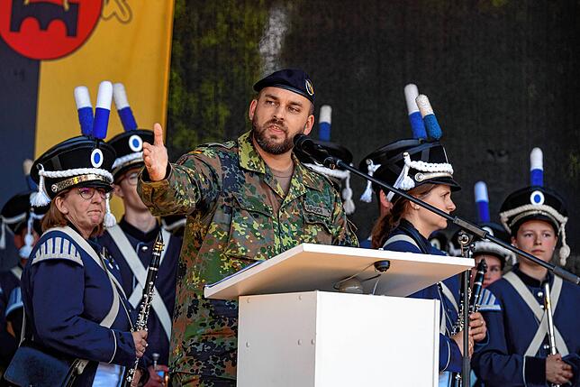 Bild 26: Die schönsten Impressionen von der Jubilumsparade der Pioniere durch die Innenstadt