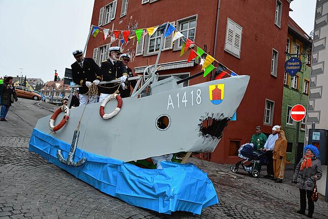 Trotz Breitseite volle Kraft voraus beim Kärrelerennen 2015.