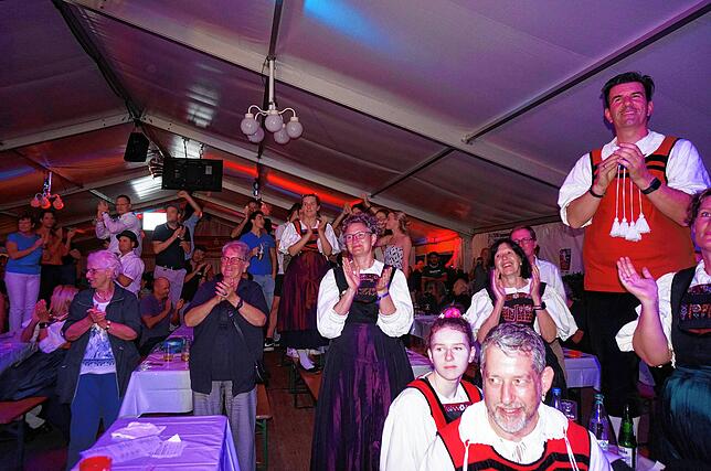 Bild 11: Chilbi: Stimmung pur im Festzelt beim Wunschkonzert