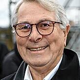 Er sucht weiter nach einem Pächter für eine Teilfläche in der früheren Sparkasse in bester Lage an der Marktstätte 1: Wolfgang ...