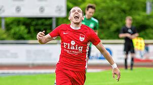 Große Freude: In seinem letzten Spiel für den FC Tiengen 08 erzielte David Slabjar, der zurück in die Slowakei geht, den umjubelten ...