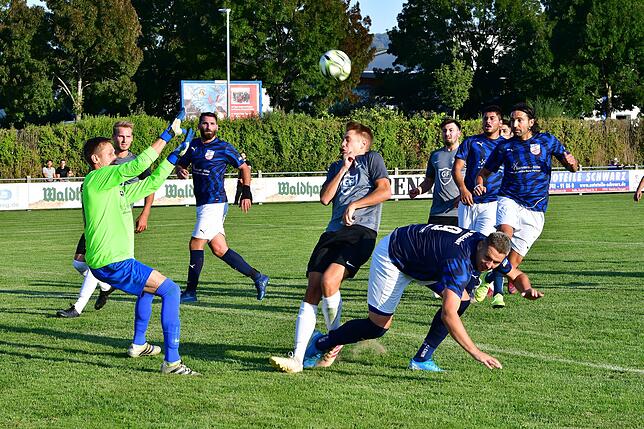 Bild 9: VfB Waldshut feiert schmeichelhaften 3:2-Sieg gegen Bosporus FC Friedlingen &ndash; und wir haben die Bilder!