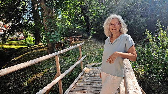 Mitarbeiterin Corina Gold schätzt an der Rosenau das offene Haus und mag auch den „antiautoritären Garten“, in dem sie hier ...