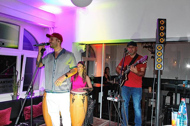 Südamerikanische Musik in Minimalbesetzung : „Crema Latina“ in der Centrale Bar.