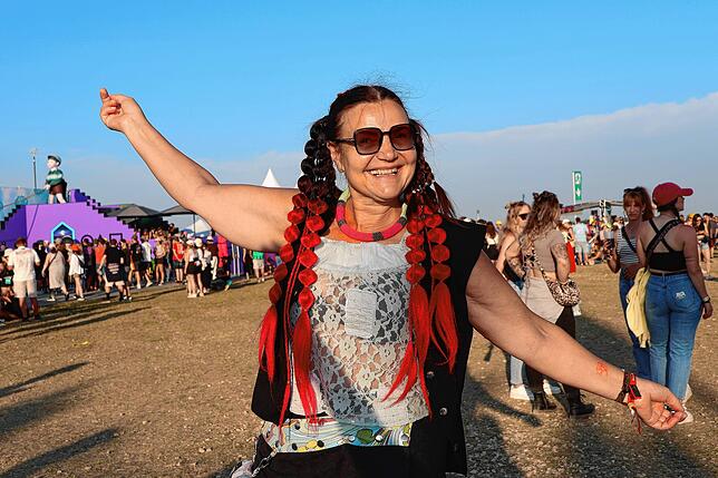 Bild 21: Wilde Outfits in Sicht: Das sind die modischsten Leute auf dem Southside Festival 2025