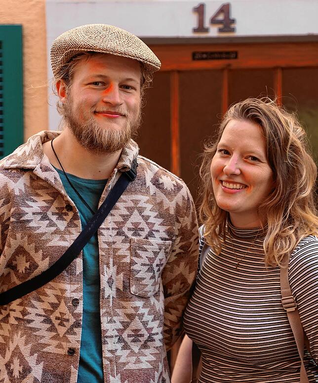Friedrich Benrath und Nora Ridder, beide wohnen in Konstanz, Nora arbeitet im Einzelhandel.