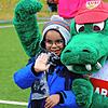 Für den sechsjährigen Jeremy ist das Erinnerungsbild mit Maskottchen Fritzle einer der Höhepunkte des VfB-Besuches in der ...