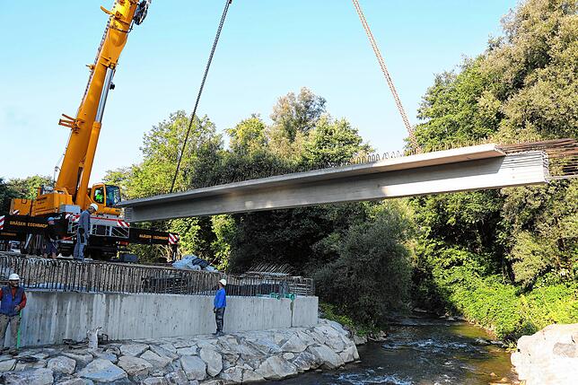 Bild 16: Abriss und Neubau: Ein Rückblick in 20 Bildern auf die Brücken-Großbaustelle auf der B313 vor dem Stockacher Rißtorf-Kreisel