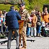 Oberstleutnant Timo Elbertzhagen, Kommandeur des Jägerbataillons 292, überreicht Oberbürgermeister Erik Pauly das Ortsschild zurück. Die ...