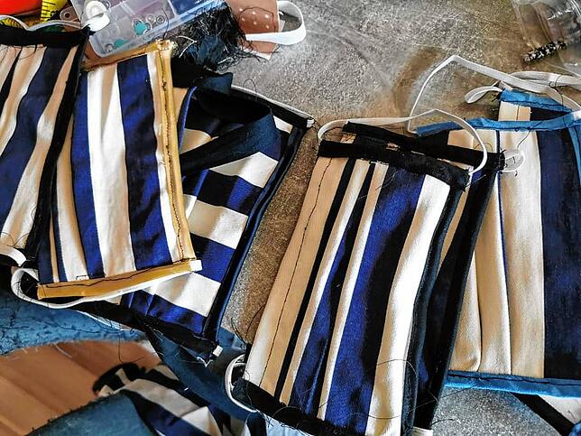 Bild 2: Corona-Epidemie: 15-Jährige aus Schwenningen näht kostenlos Atemschutzmasken