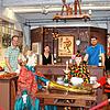 Inmitten der Stockacher Fasnachtsfiguren reihen sich im Museum Marcel Reiser, Sybille Trefflich und Johannes Waldschütz (von links) ein. ...
