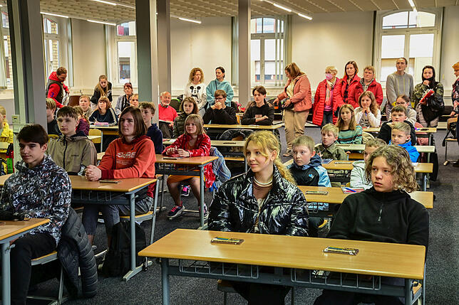 Neben dem Deutschunterricht nehmen viele der Schüler weiterhin am Onlineunterricht in ihrer ukrainischen Heimat teil.