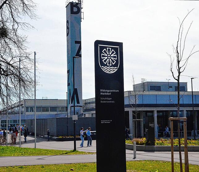 Am Bildungszentrum in Friedrichshafen ist die Attacke von drei 14-Jährigen auf einen Mitschüler ein Thema. Die Schule habe Maßnahmen ...