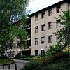1980: Nach dem Abriss des Meßkircher Krankenhauses wurde das Conrad-Cröber-Haus als Altenpflegeheim in Meßkirch gebaut. Der Haupteingang ...