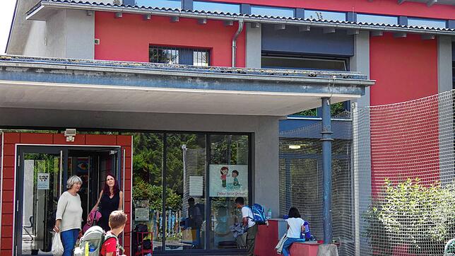 Im Grundschulgebäude soll ein weiteres Klassenzimmer eingerichtet werden, ohne dass die Räumlichkeiten für die Schulkindbetreuung ...