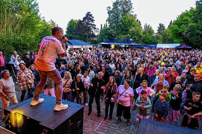 Bild 19: Radspitz heizt Besuchern beim Kulturfest kräftig ein