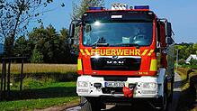 Ein Einsatzwagen der Feuerwehr Bad Säckingen steht an einer der Masten am Murger Weg. (Symbolbild)