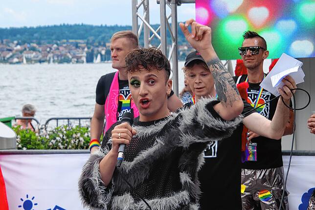 Bild 16: Der Überlinger CSD in Bildern, und dazwischen eine kleine Gruppe AfD
